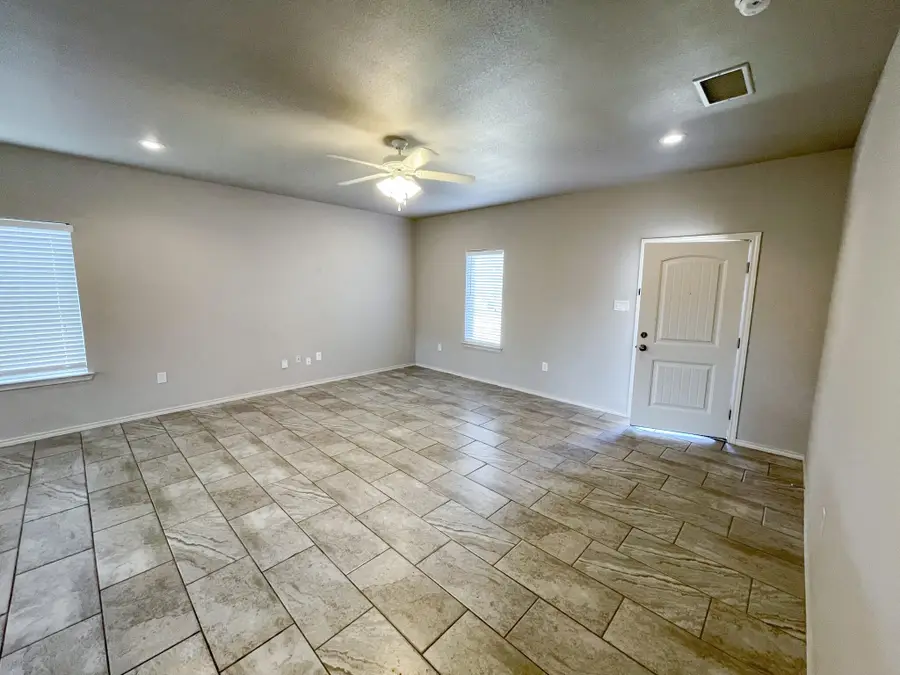 11207 Akron Avenue, Lubbock, TX 79423 - #2