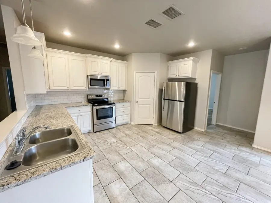 11207 Akron Avenue, Lubbock, TX 79423 - #3