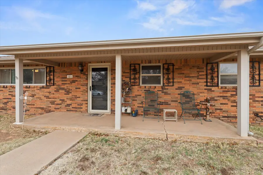 101 Willowwood Lane, Levelland, TX 79336 - #3