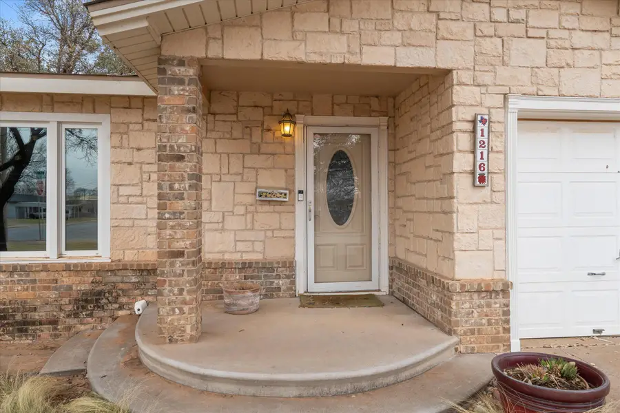 1216 Avenue I, Levelland, TX 79336 - #3