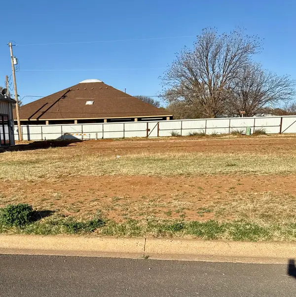1302 Peoria Street, Slaton, TX 79364