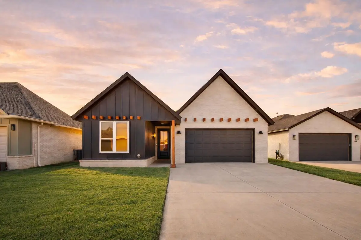 1019 N Grover Avenue, Lubbock, TX 79416 - #1