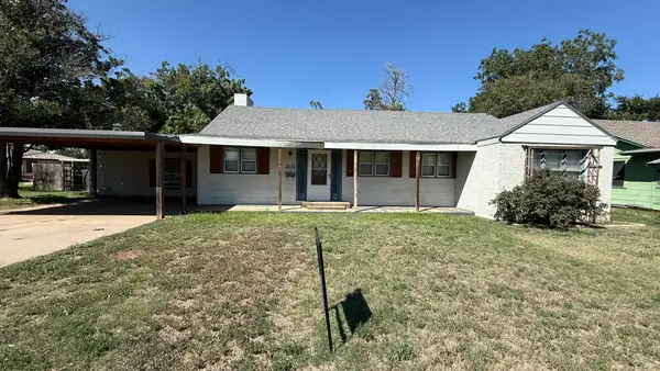 203 NE Alpine, Plainview, TX 79072