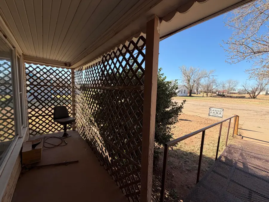 912 Bell Avenue, Turkey, TX 79261 - #2