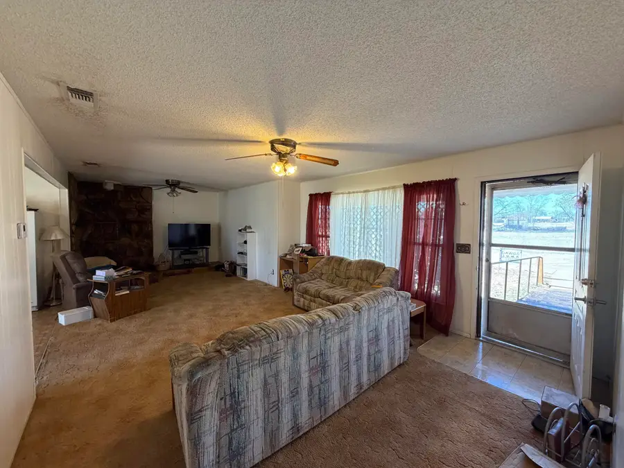 912 Bell Avenue, Turkey, TX 79261 - #3