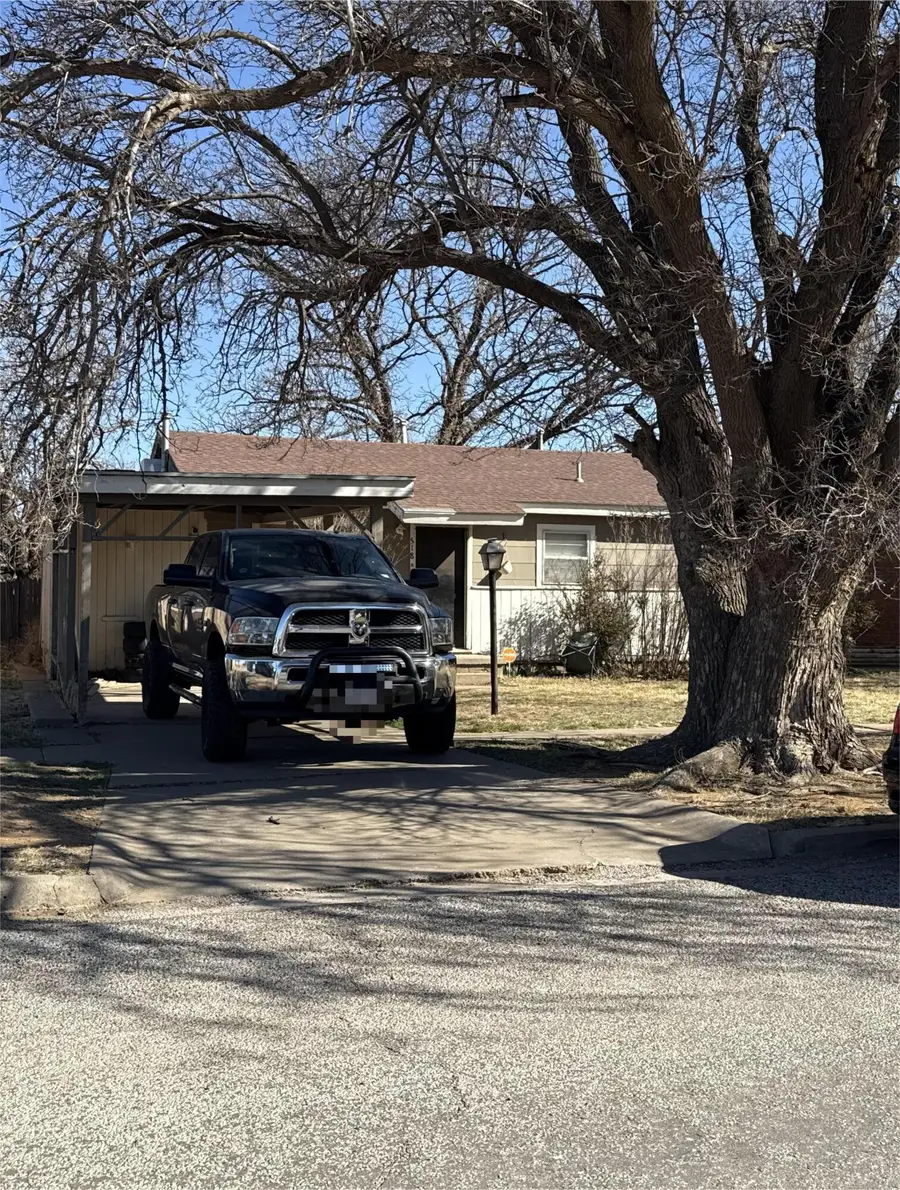 518 W 2nd Street, Hale Center, TX 79041 - #2