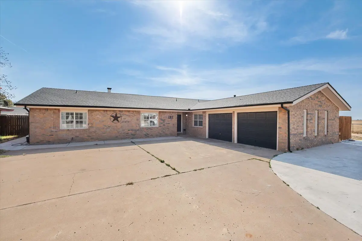 107 Holly Circle, Levelland, TX 79336 - #1