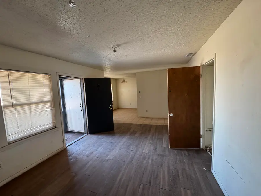 105 Pecos Place, Plainview, TX 79072 - #3