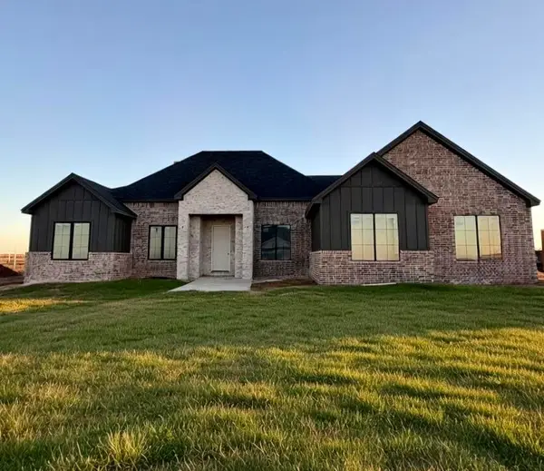 1154 E Hayes Street, New Home, TX 79383