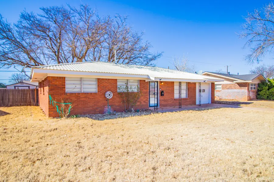 907 S Pecos Drive, Brownfield, TX 79316 - #2