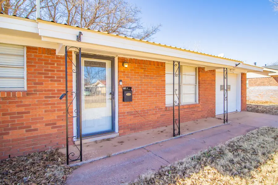 907 S Pecos Drive, Brownfield, TX 79316 - #3