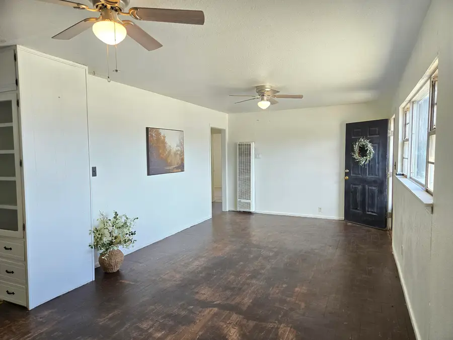 803 N Donley Avenue, Tulia, TX 79088 - #2