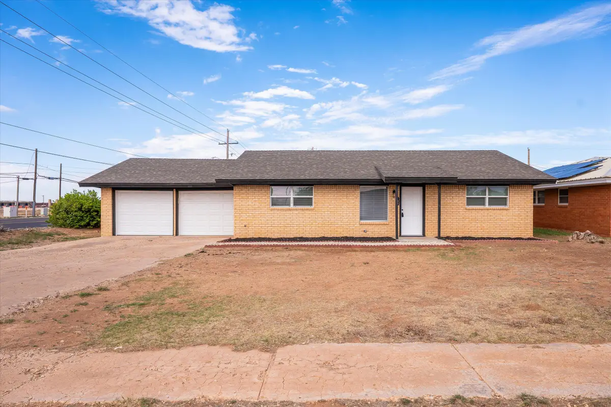 102 Eagle Avenue, Levelland, TX 79336 - #1