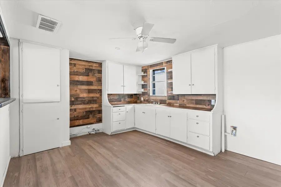 1725 10th Street, Levelland, TX 79336 - #3