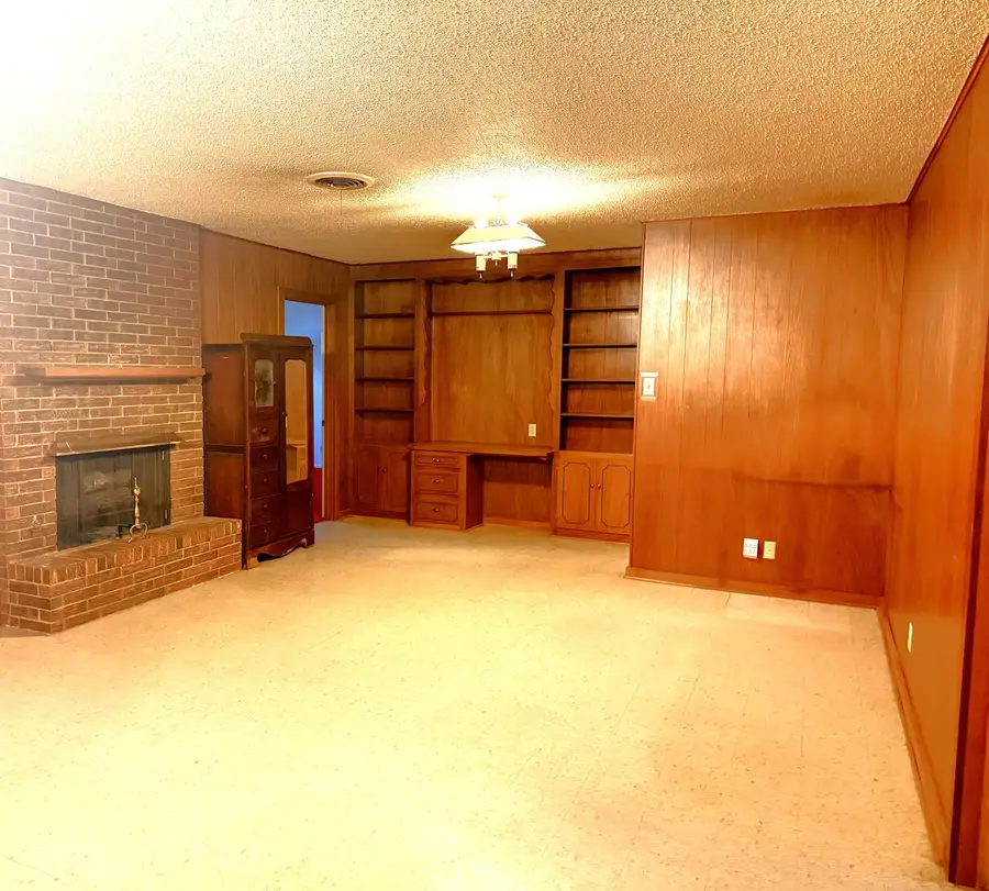1380 W Lynn Street, Slaton, TX 79364 - #2