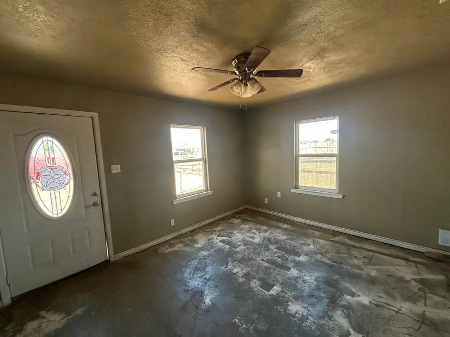 1106 10th Street, Levelland, TX 79336 - #3
