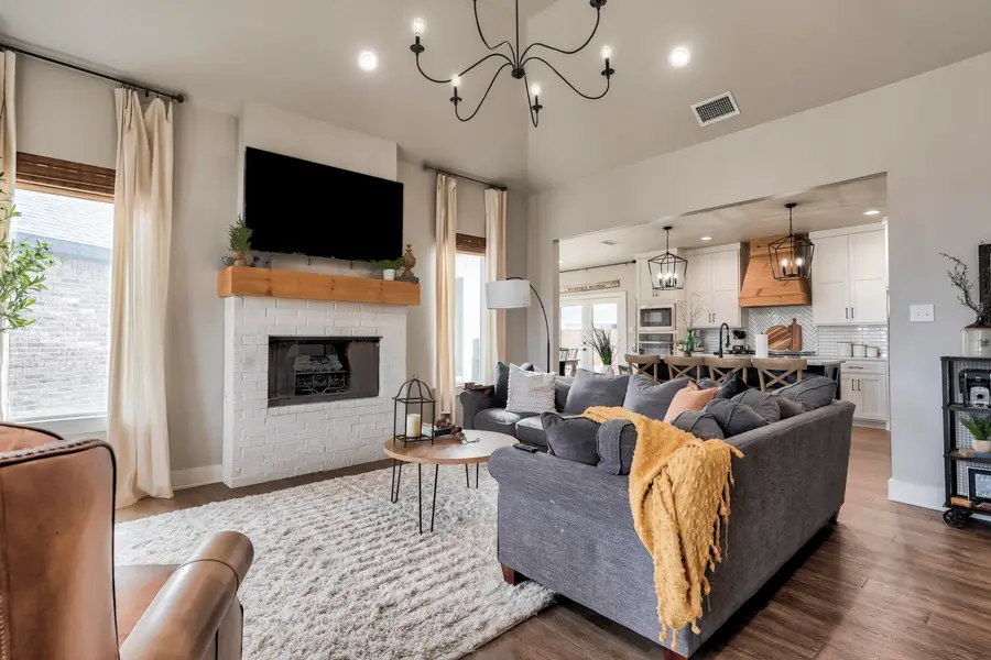 823 N 6th Circle, Wolfforth, TX 79382 - #2