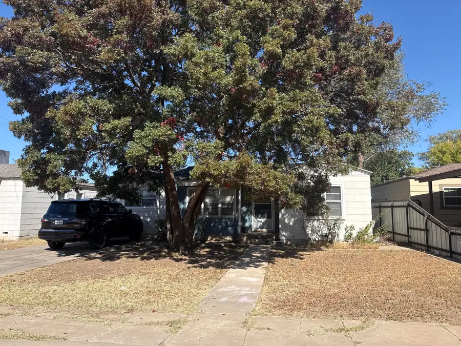 209 16th Street, Levelland, TX 79336 - #3