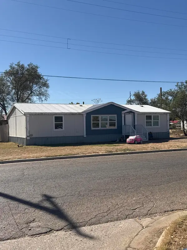 207 Cypress Street, Levelland, TX 79336