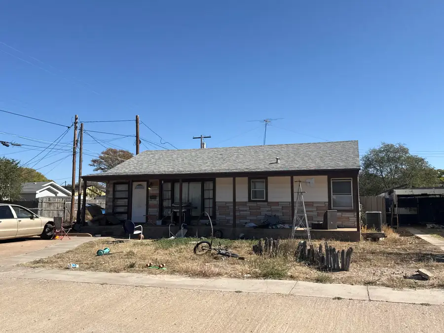 605 8th Street, Levelland, TX 79336 - #2