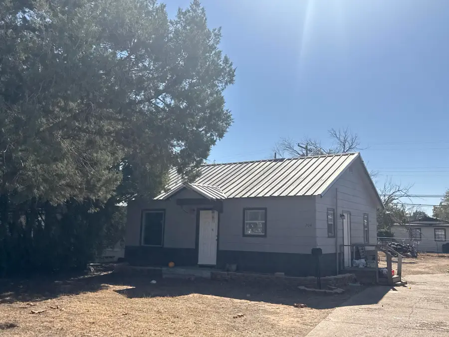 605 8th Street, Levelland, TX 79336 - #3