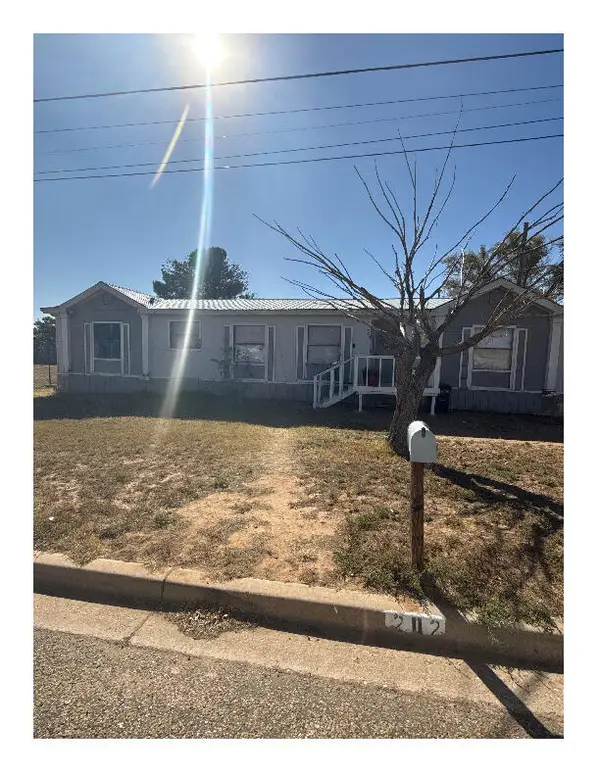 202 Oak Street, Levelland, TX 79336