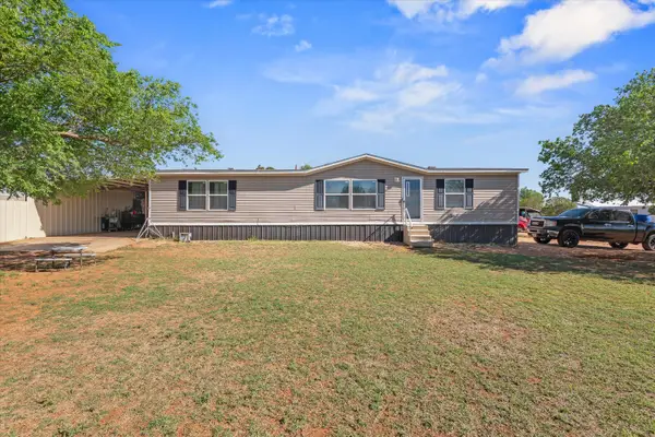 207 E 2nd Street, Sundown, TX 79372