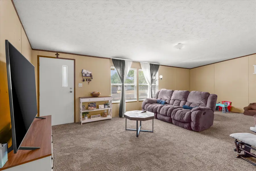 207 E 2nd Street, Sundown, TX 79372 - #3