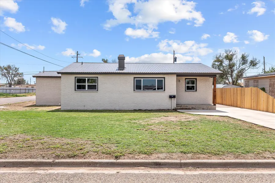 202 W Jackson Street, Levelland, TX 79336 - #2