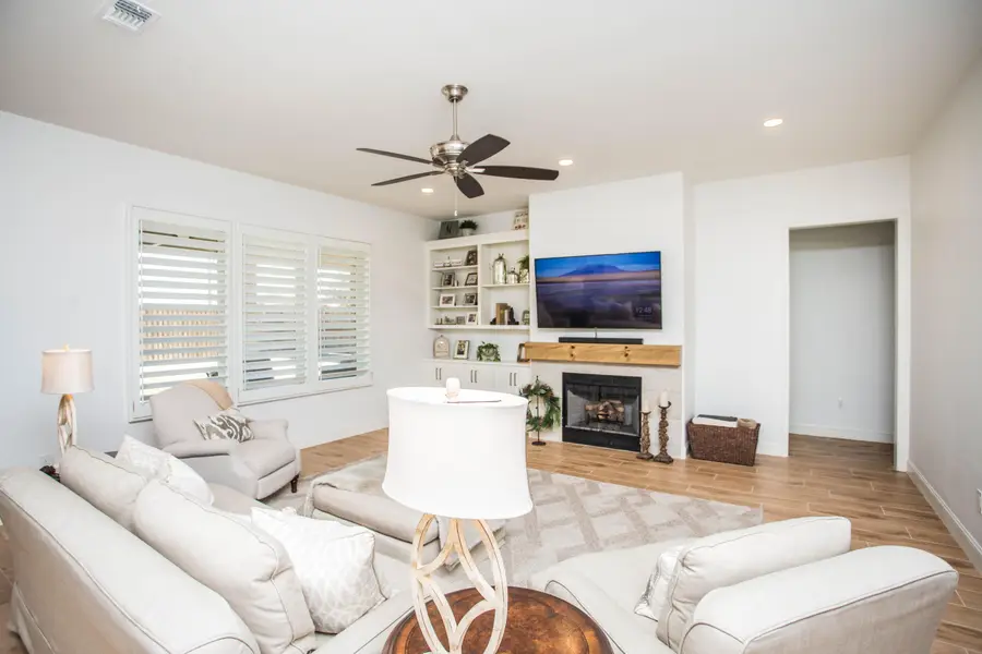 209 S Holliday Street, Plainview, TX 79072 - #2