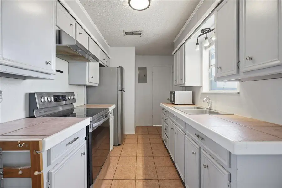 804 E 79th Street, Lubbock, TX 79404 - #3