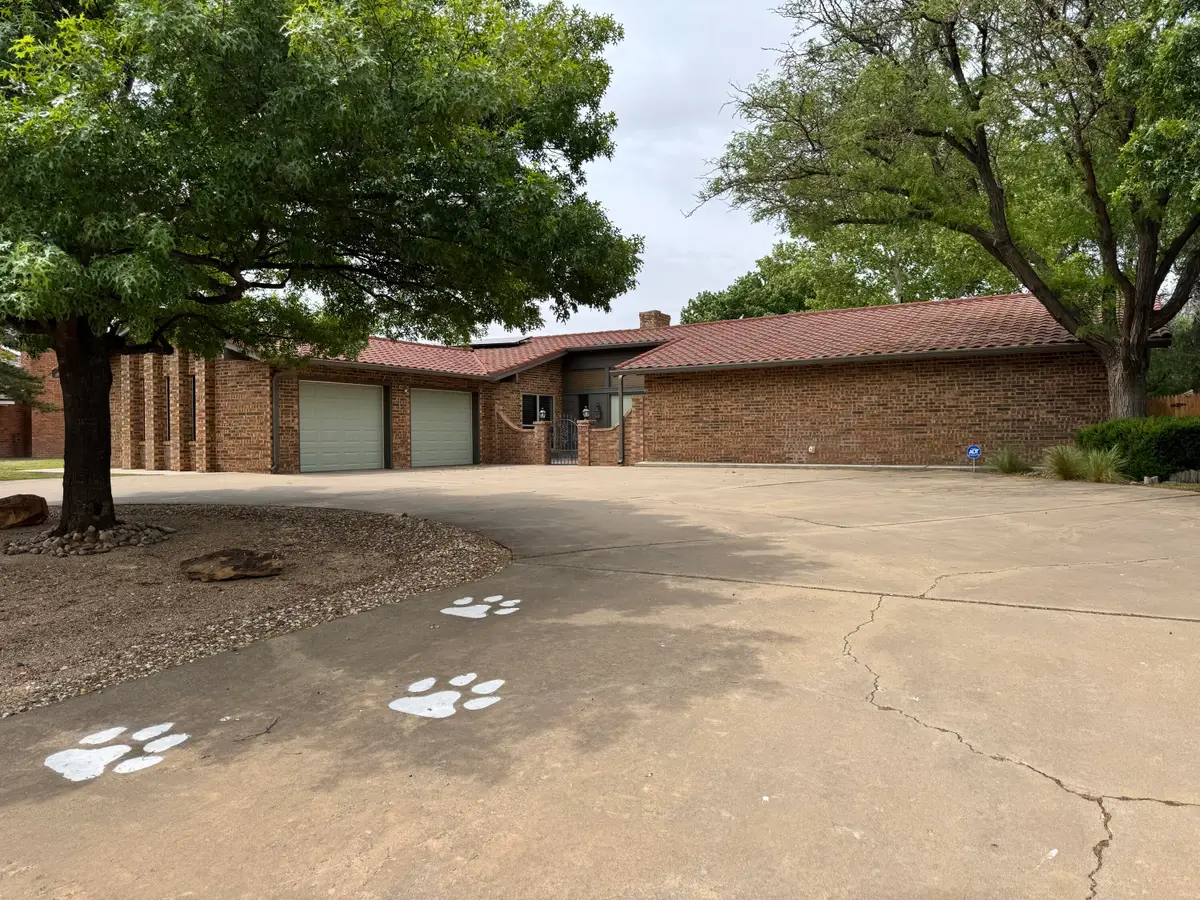 215 Lometa Drive, Plainview, TX 79072 - #1
