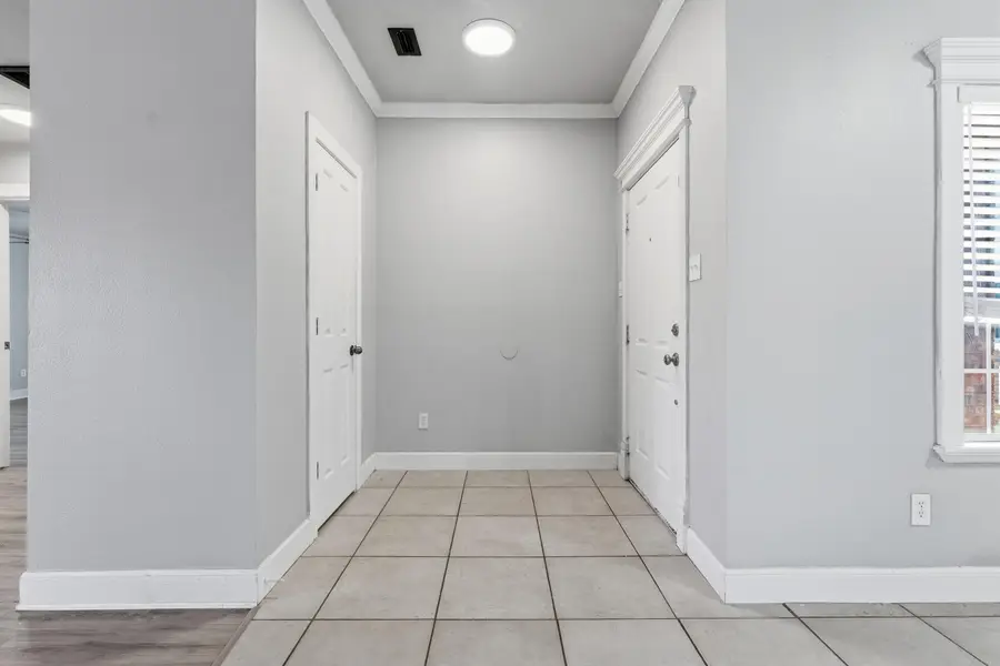 8202 Clinton Avenue, Lubbock, TX 79424 - #2