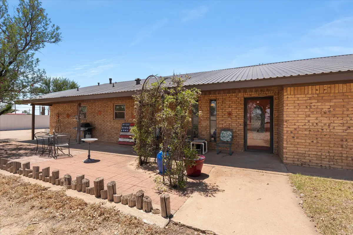 881 N U.s. Hwy 385, Levelland, TX 79336 - #1