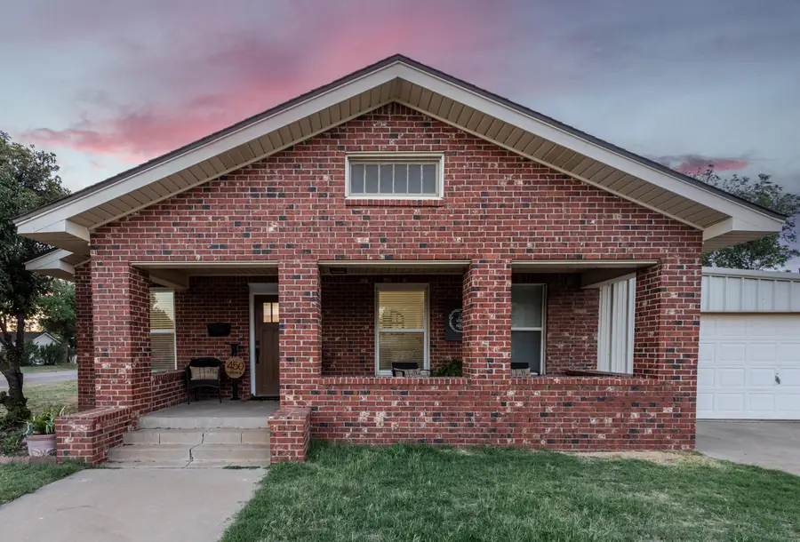 450 W Lubbock Street, Slaton, TX 79364 - #2