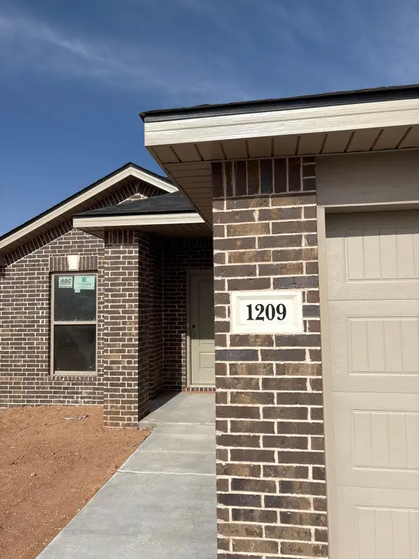 1209 Cottonwood Avenue, Wolfforth, TX 79382