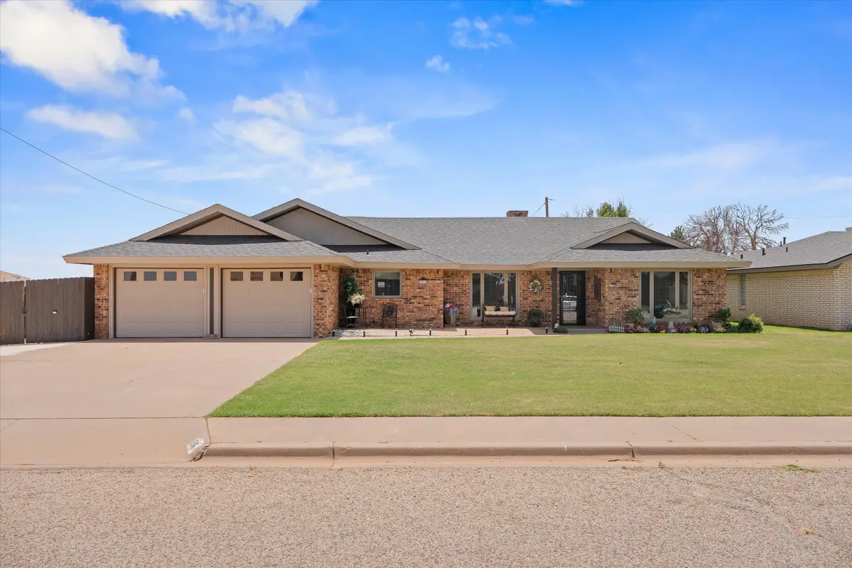 516 E Jackson Street, Levelland, TX 79336 - #1