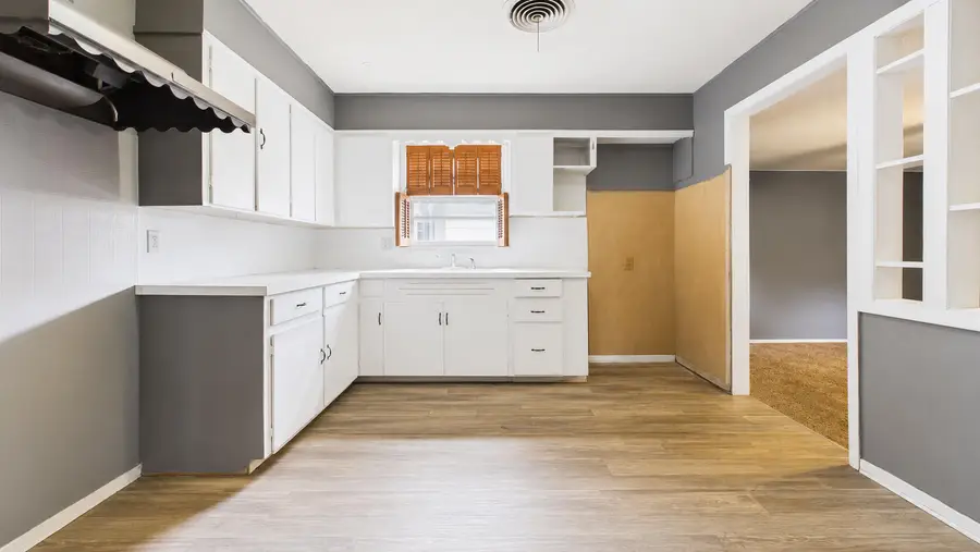 518 W 2nd Street, Hale Center, TX 79041 - #2