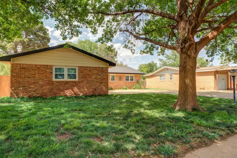 2412 N 1st Street, Tahoka, TX 79373 - #3
