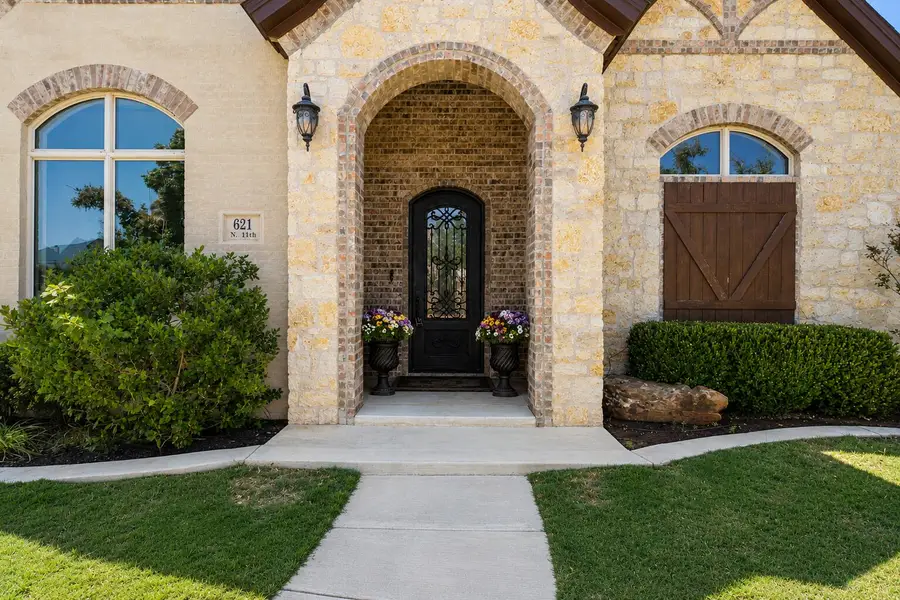 621 N 11th Street, Wolfforth, TX 79382 - #2