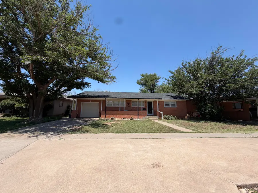 407 Pine Street, Levelland, TX 79336 - #2