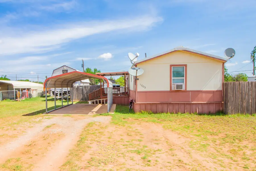 1003 E Warren Street, Brownfield, TX 79316 - #2