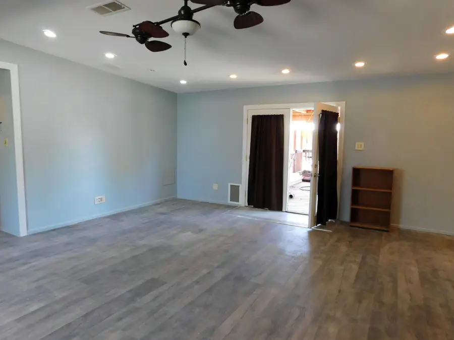 903 W 8th Street, Muleshoe, TX 79347 - #2