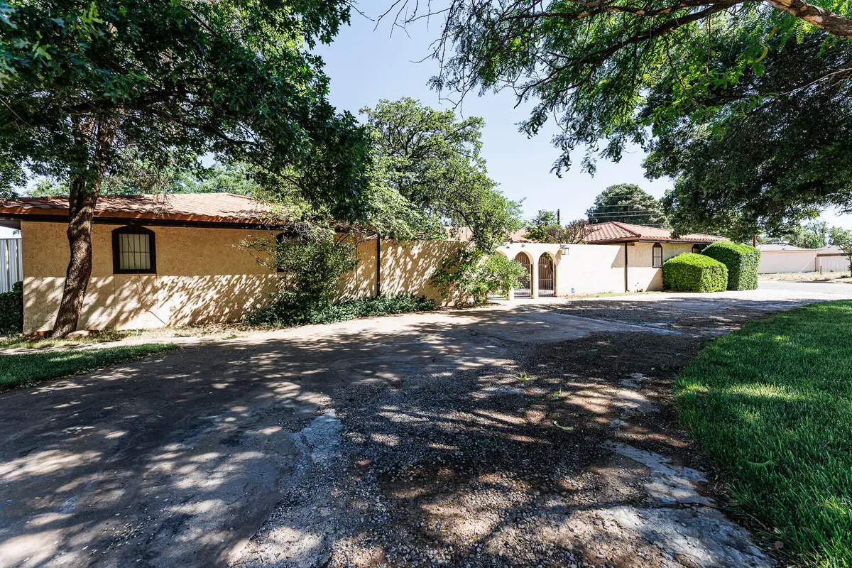 402 W 8th Street, Sundown, TX 79372 - #1