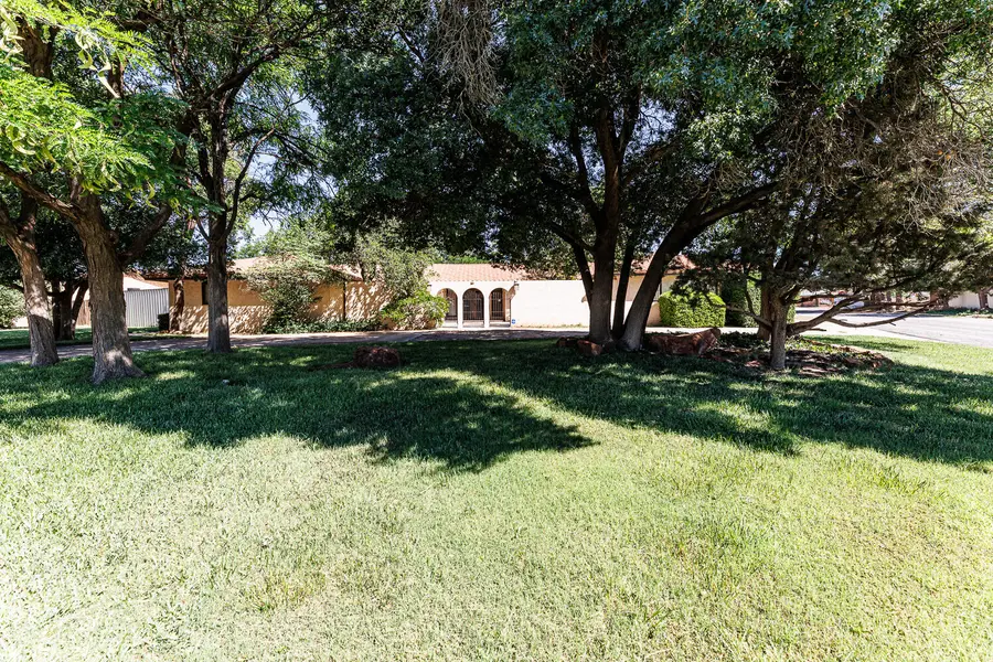 402 W 8th Street, Sundown, TX 79372 - #2