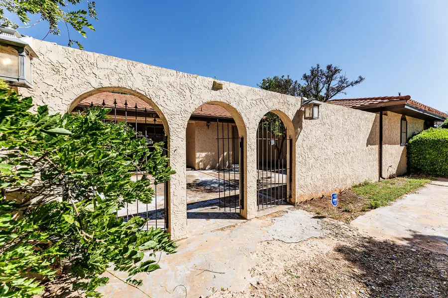402 W 8th Street, Sundown, TX 79372 - #3