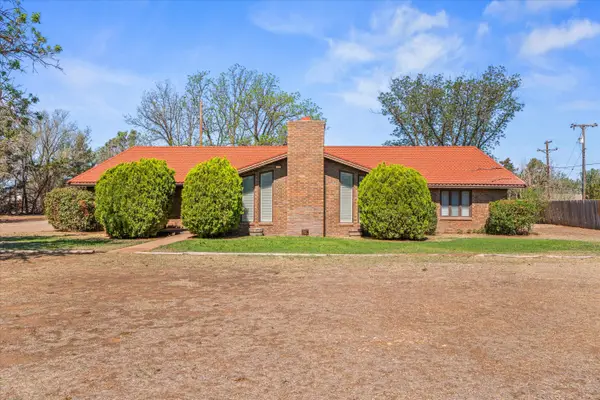 101 Dana Avenue, Earth, TX 79031