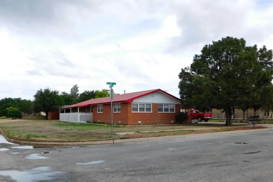 122 W 16th Street, Muleshoe, TX 79347 - #2