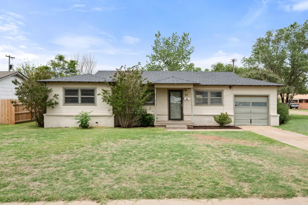 811 Zephyr Street, Plainview, TX 79072 - #1
