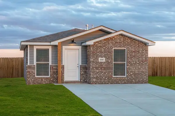 2015 Tractor Avenue, Wolfforth, TX 79382